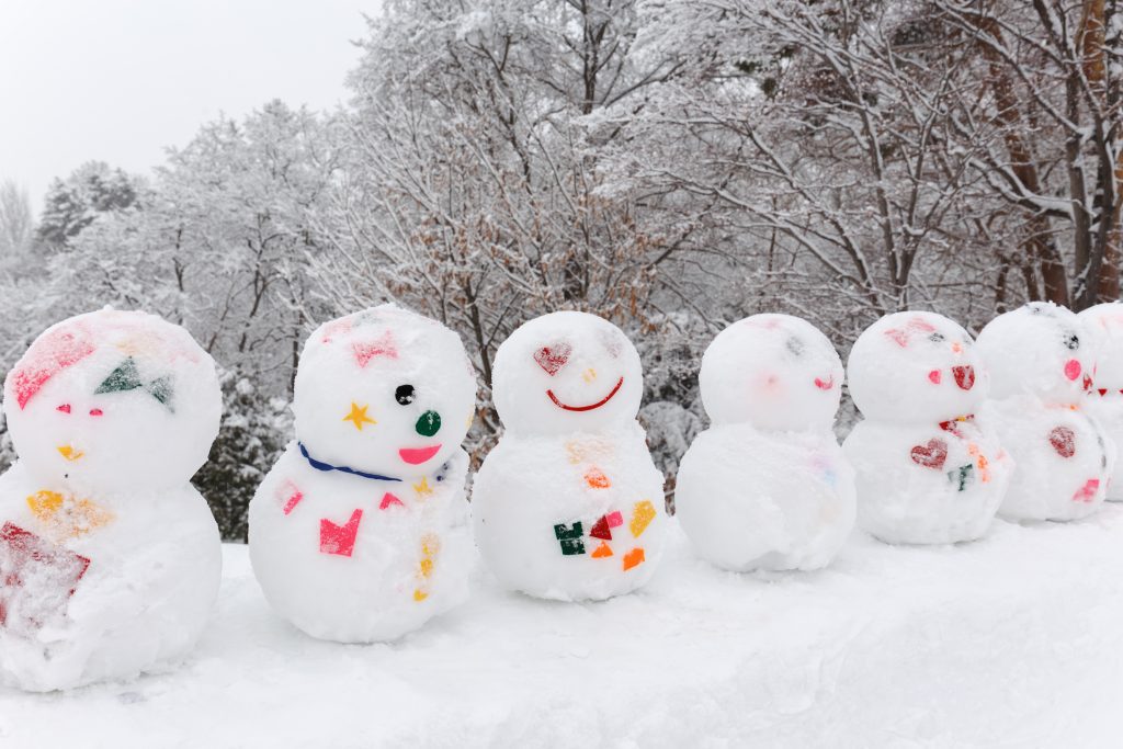 A row of smiling decorated snowmen.